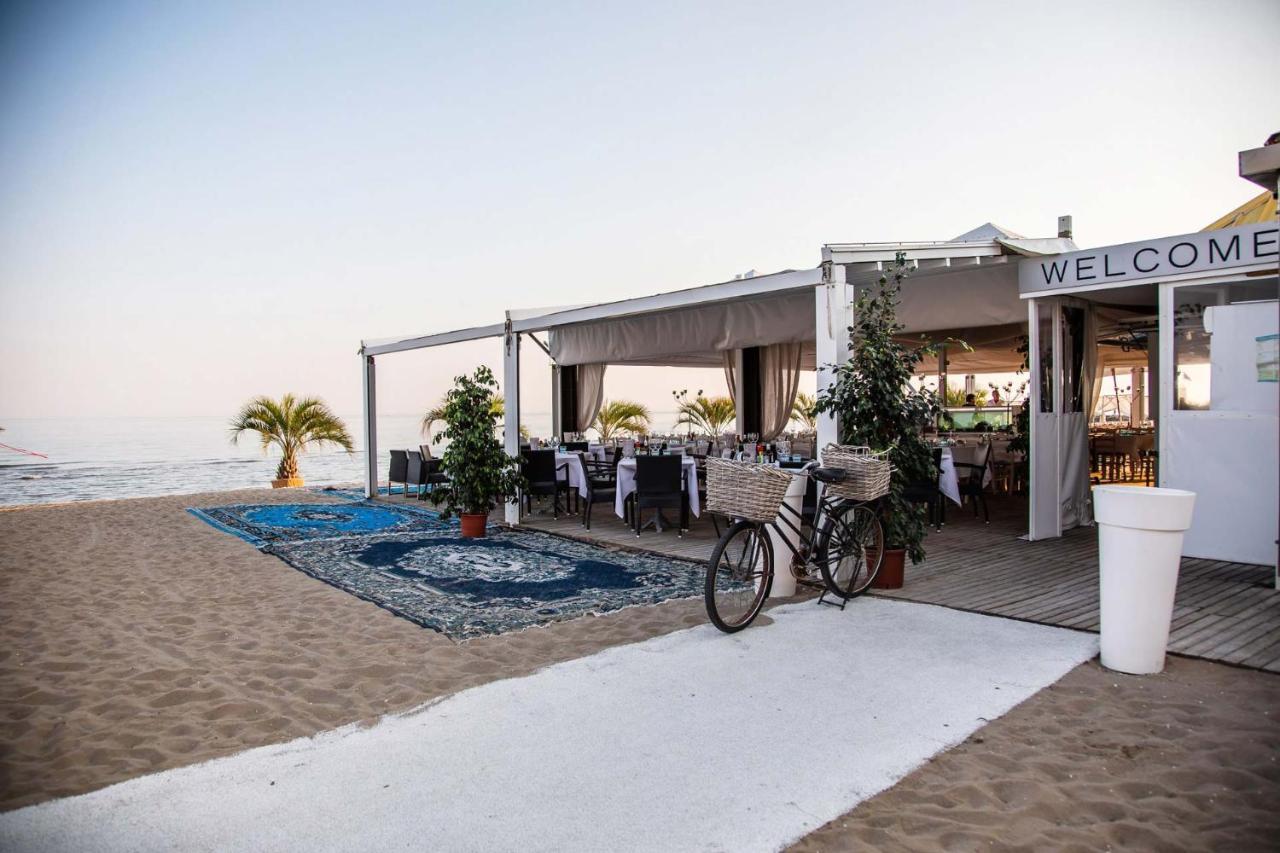 Dream On The Beach Apartment Кавалино-Трепорти Екстериор снимка